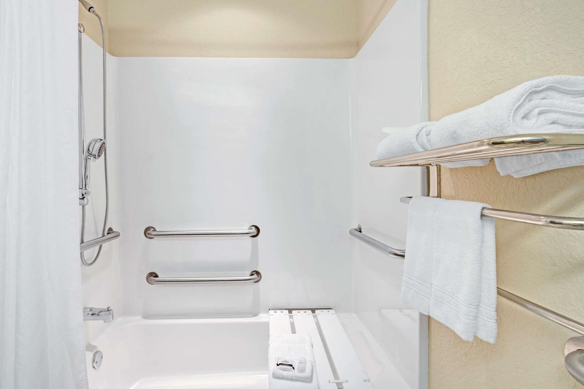 Microtel Inn & Suites By Wyndham Brooksville Ridge Manor Eksteriør bilde